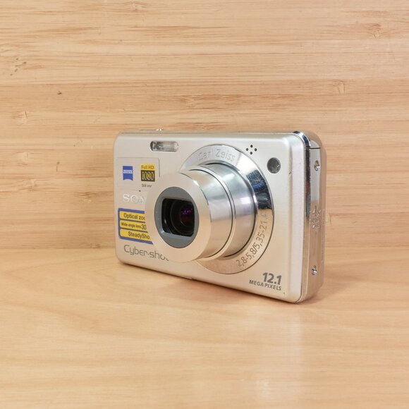Sony Cyber-shot DSC-W210 / 12.1MP Digital Camera / Compact & Ready to Use - Picture 1 of 10